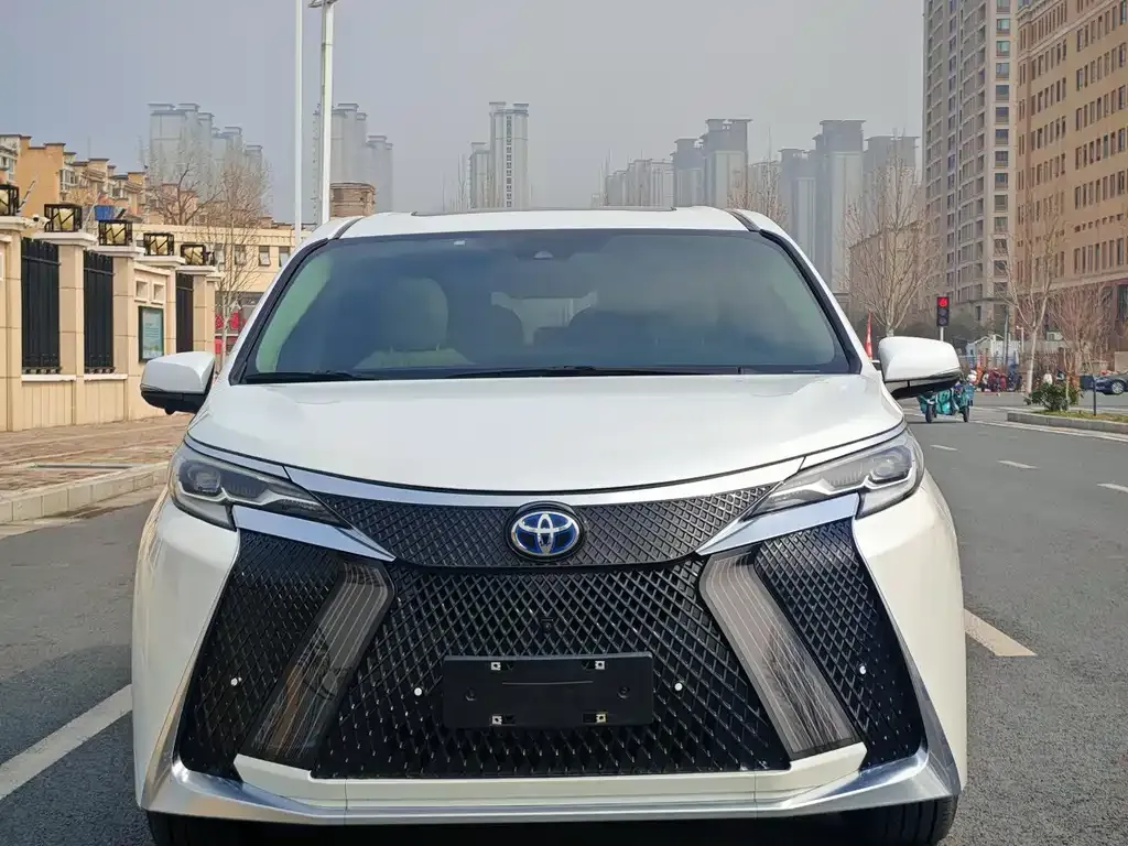 Toyota Granvia — фото 4
