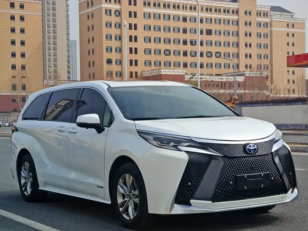 Toyota Granvia — фото 2