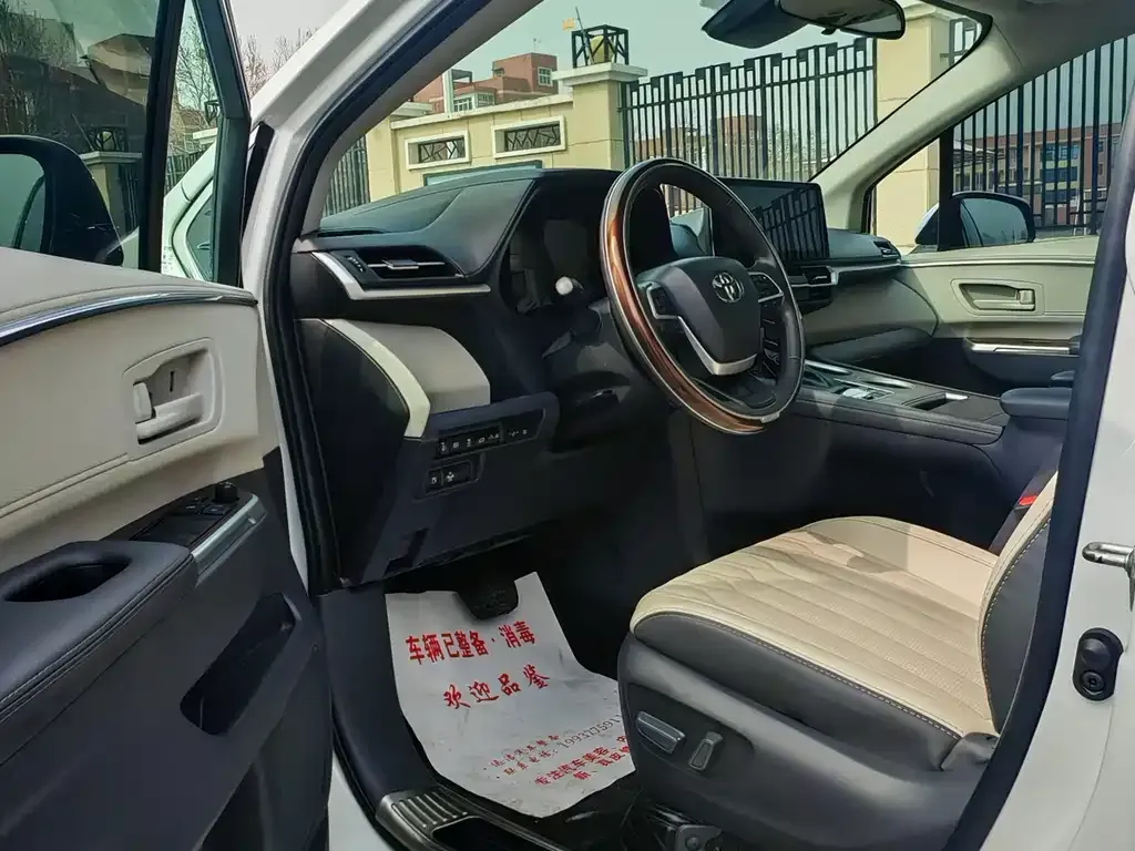 Toyota Granvia — фото 6