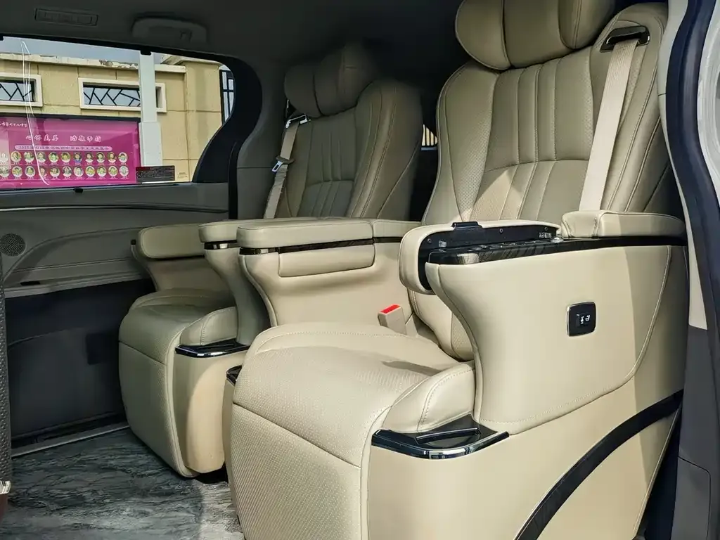 Toyota Granvia — фото 5