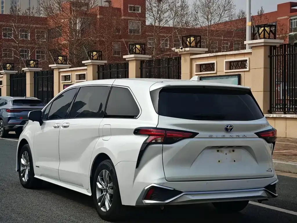 Toyota Granvia — фото 8