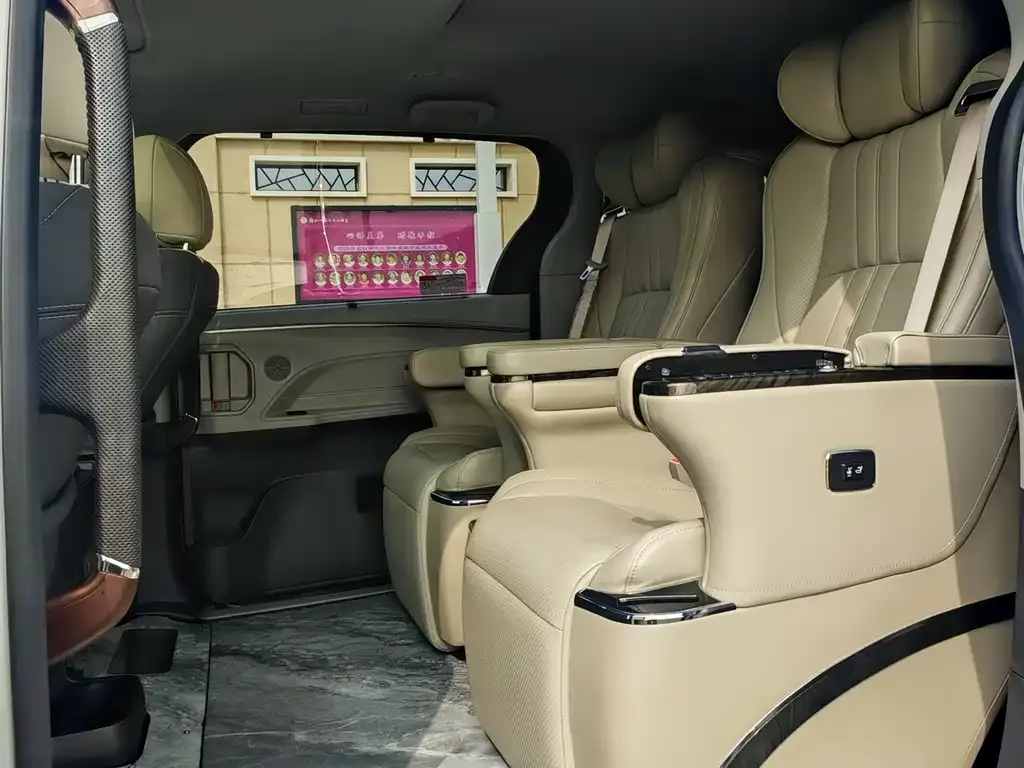 Toyota Granvia — фото 9