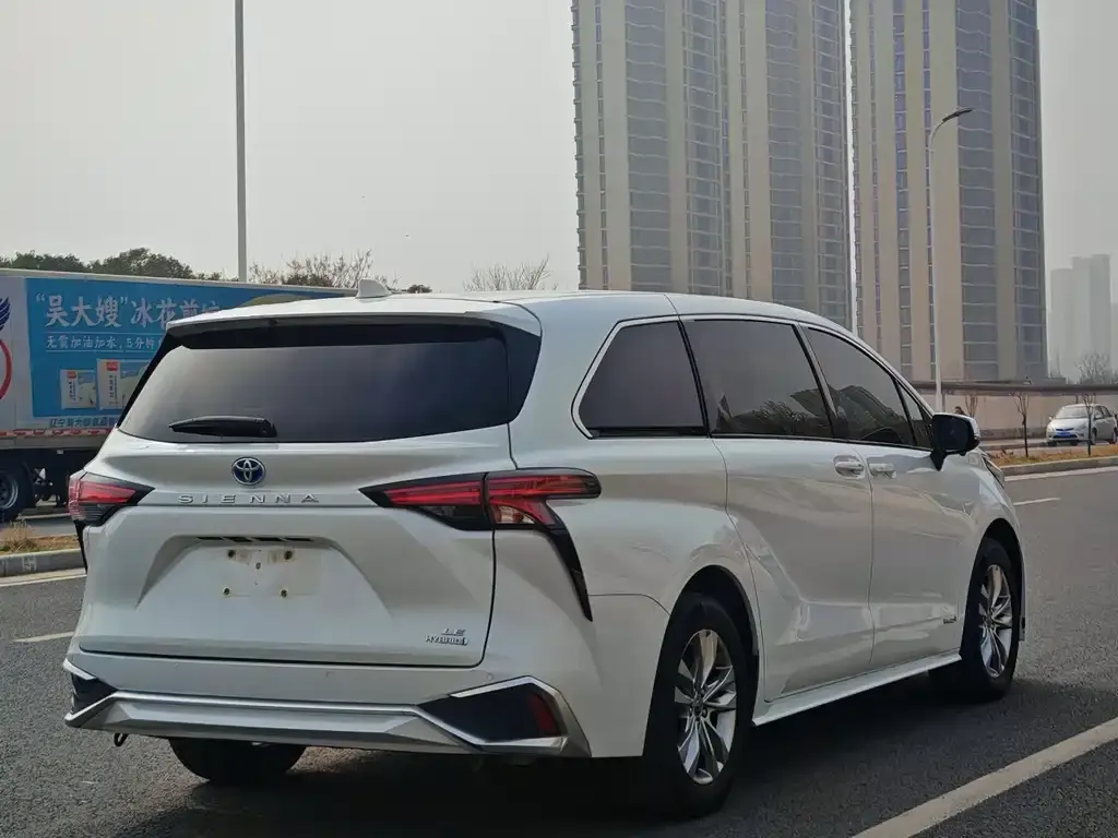 Toyota Granvia — фото 7
