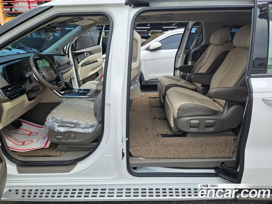 Kia Carnival — фото 10