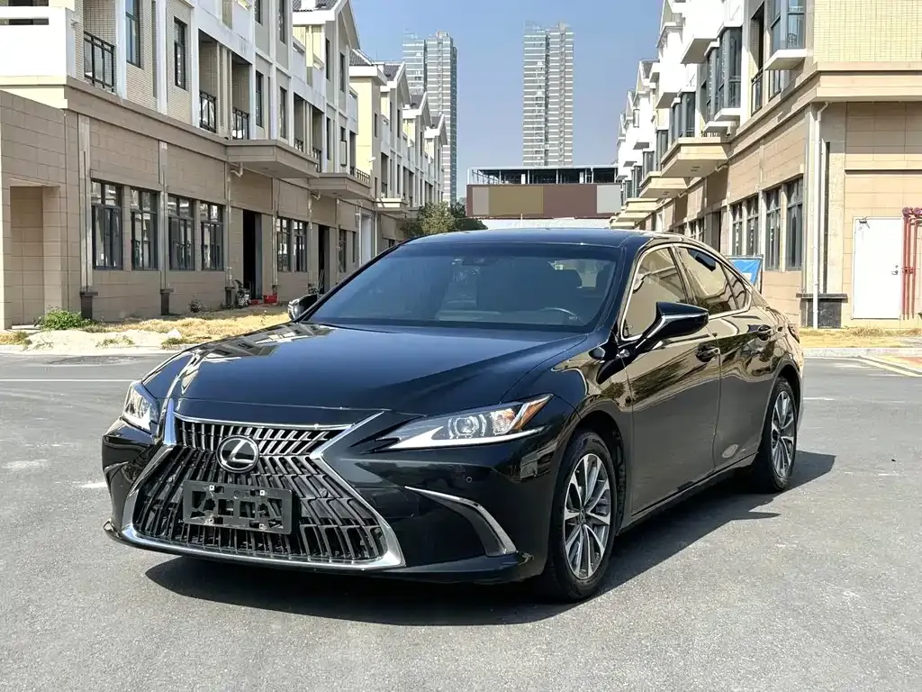 Lexus ES — фото 1
