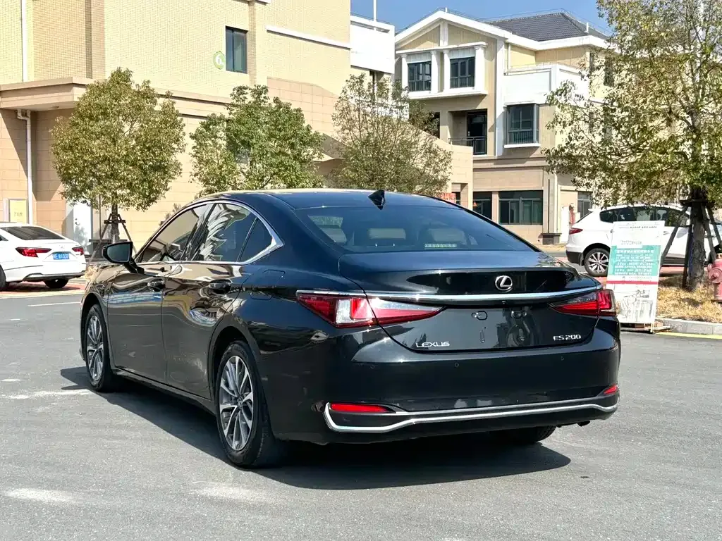 Lexus ES — фото 9