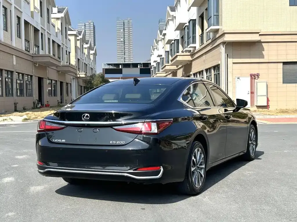 Lexus ES — фото 5