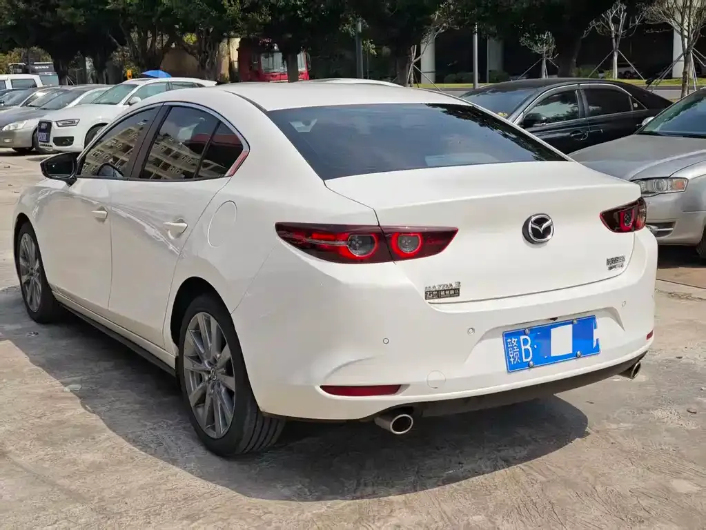 Mazda 3 Axela — фото 4