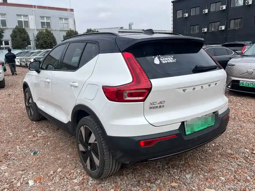Volvo XC40 NEV — фото 8