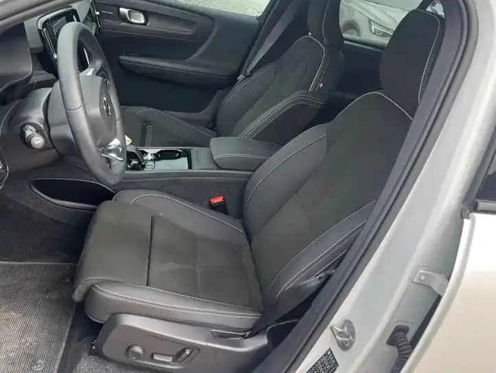 Volvo XC40 NEV — фото 3