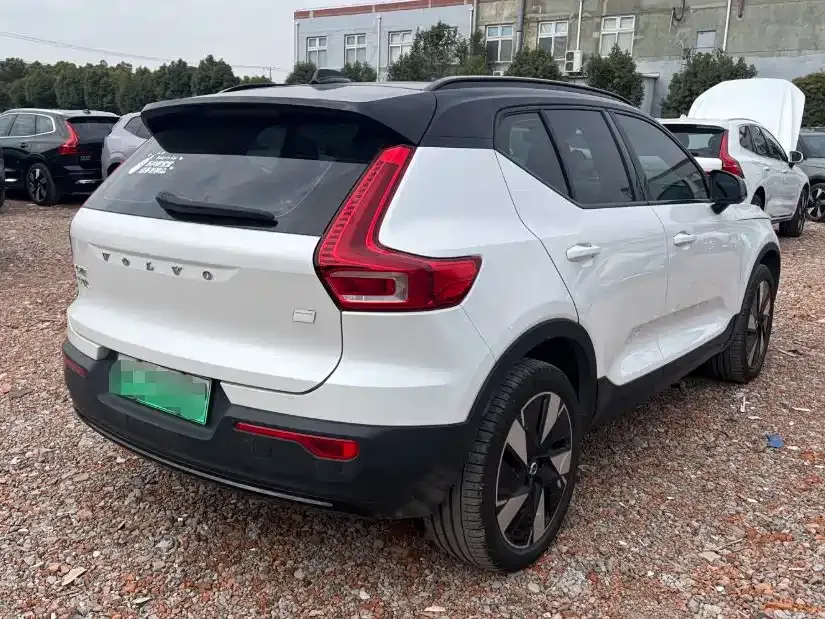 Volvo XC40 NEV — фото 2