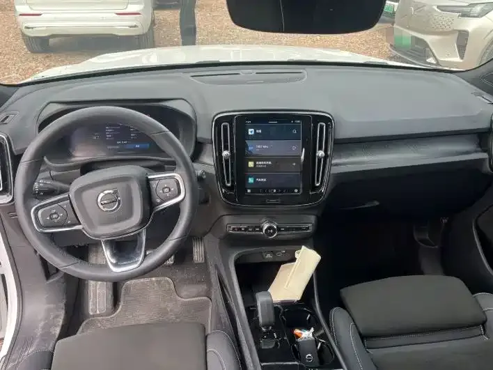 Volvo XC40 NEV — фото 4
