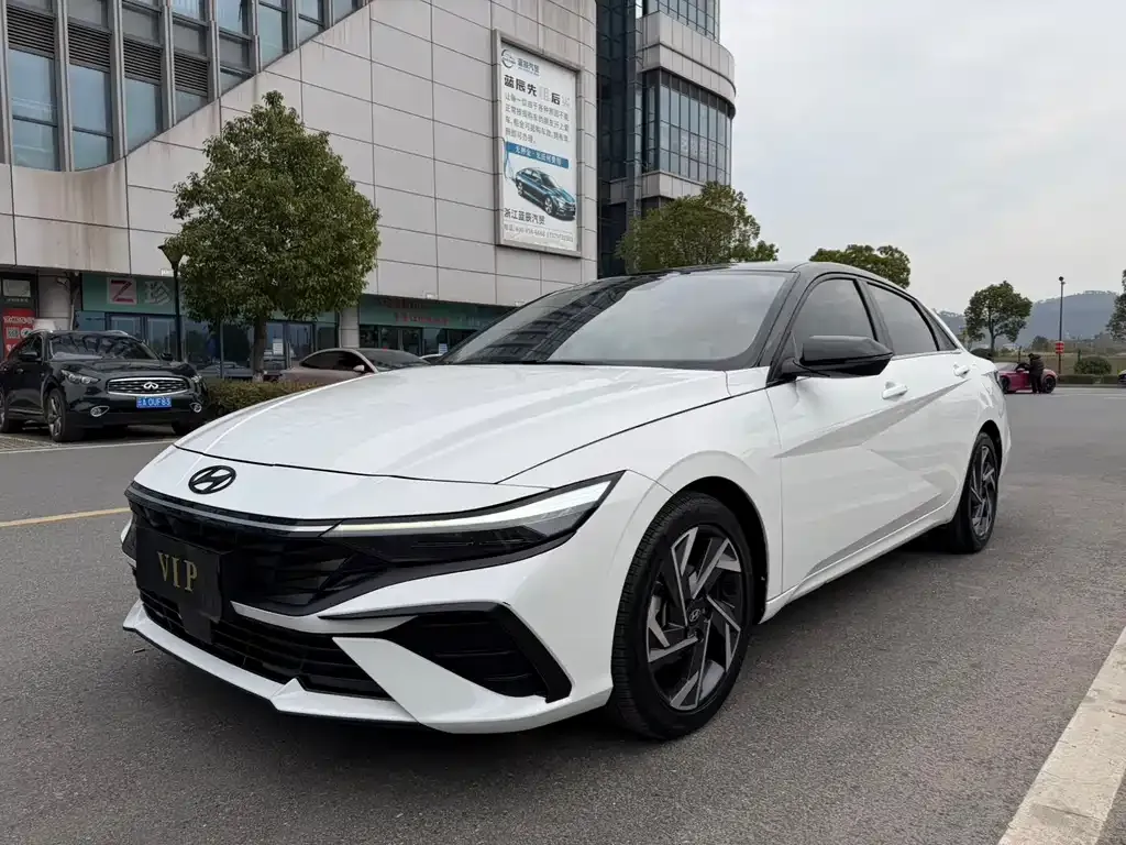 Hyundai Elantra — фото 2