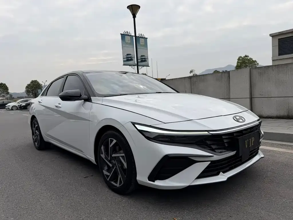 Hyundai Elantra — фото 3