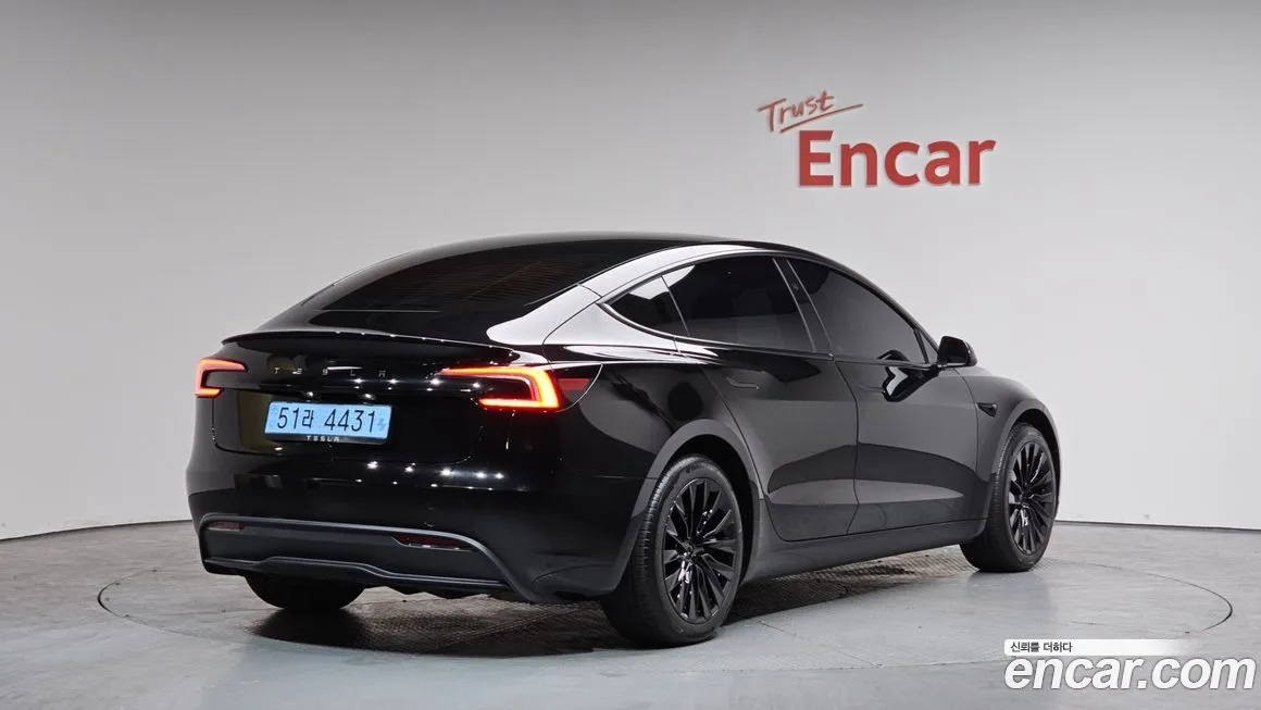 Tesla Model 3 — фото 10