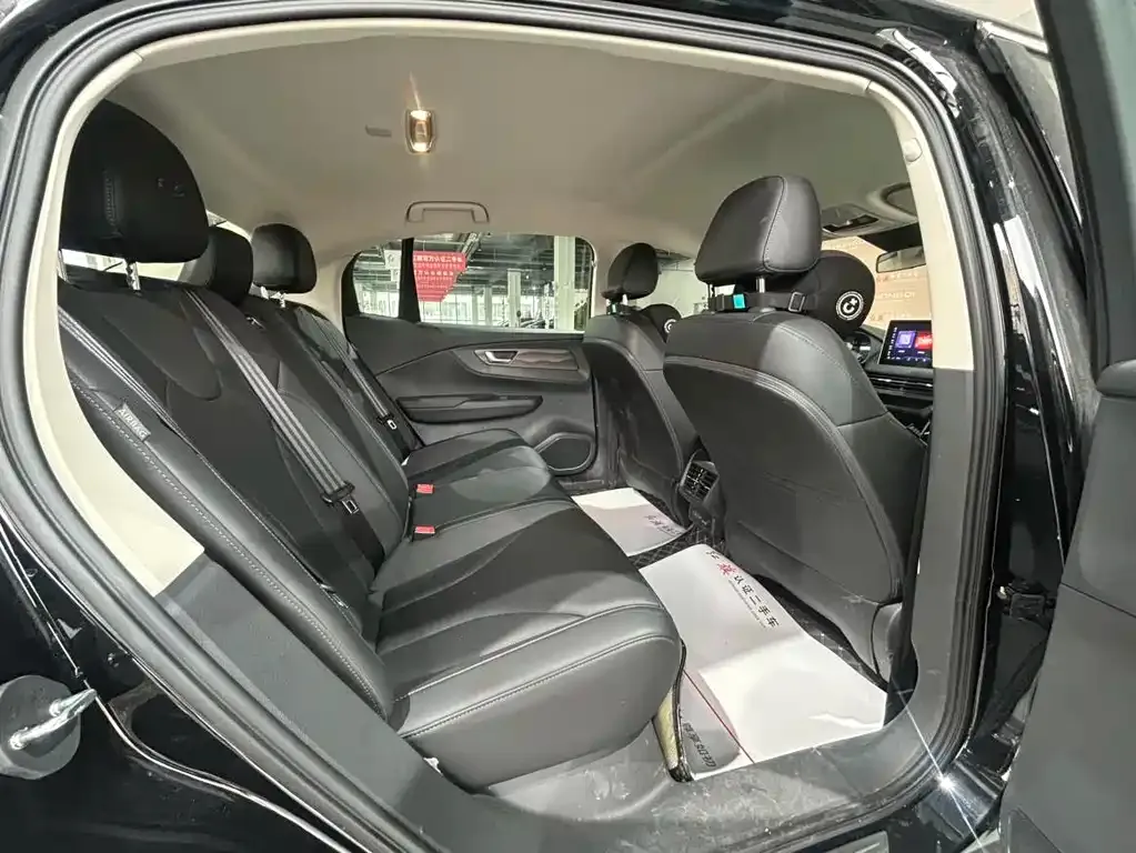 Hongqi E-QM5 — фото 9