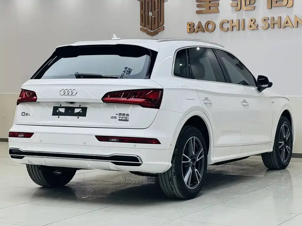 Audi Q5L — фото 5