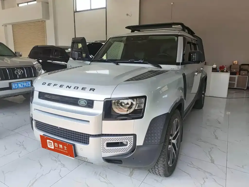 Land Rover Defender — фото 1