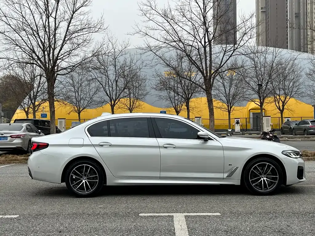 BMW 5 Series — фото 5
