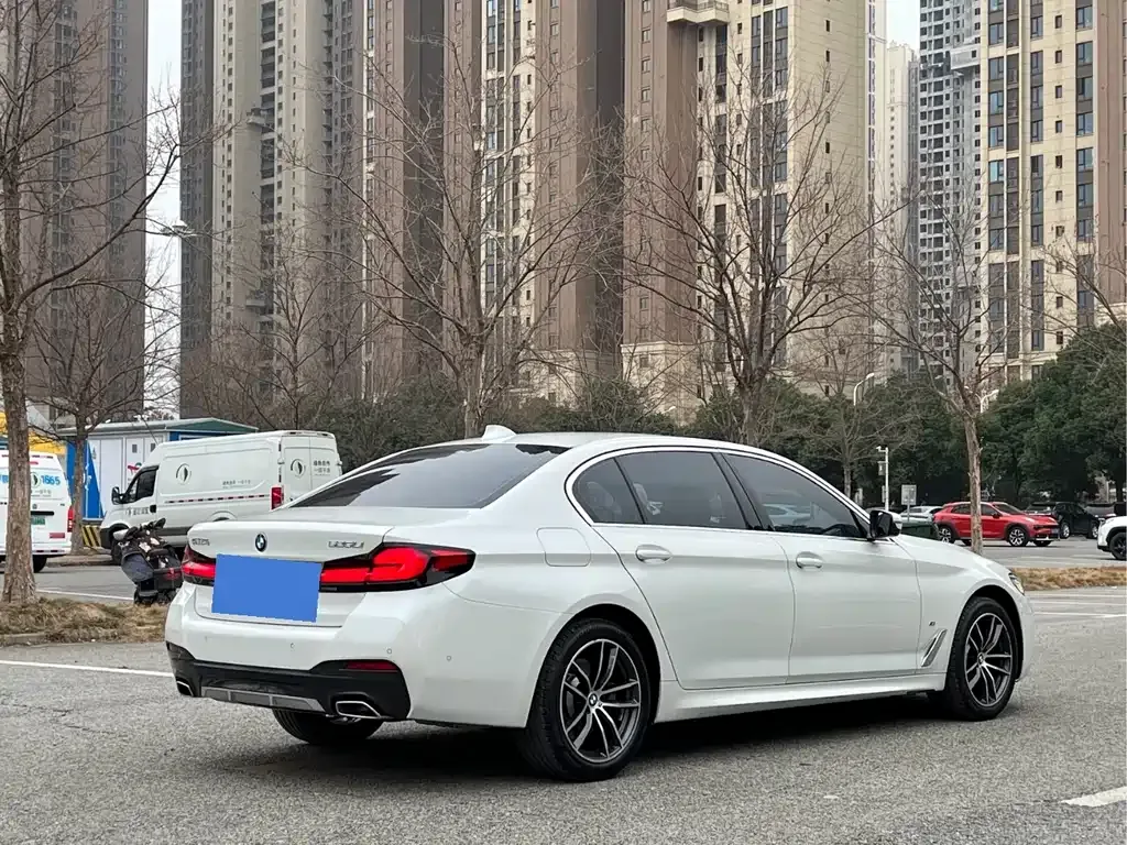 BMW 5 Series — фото 10