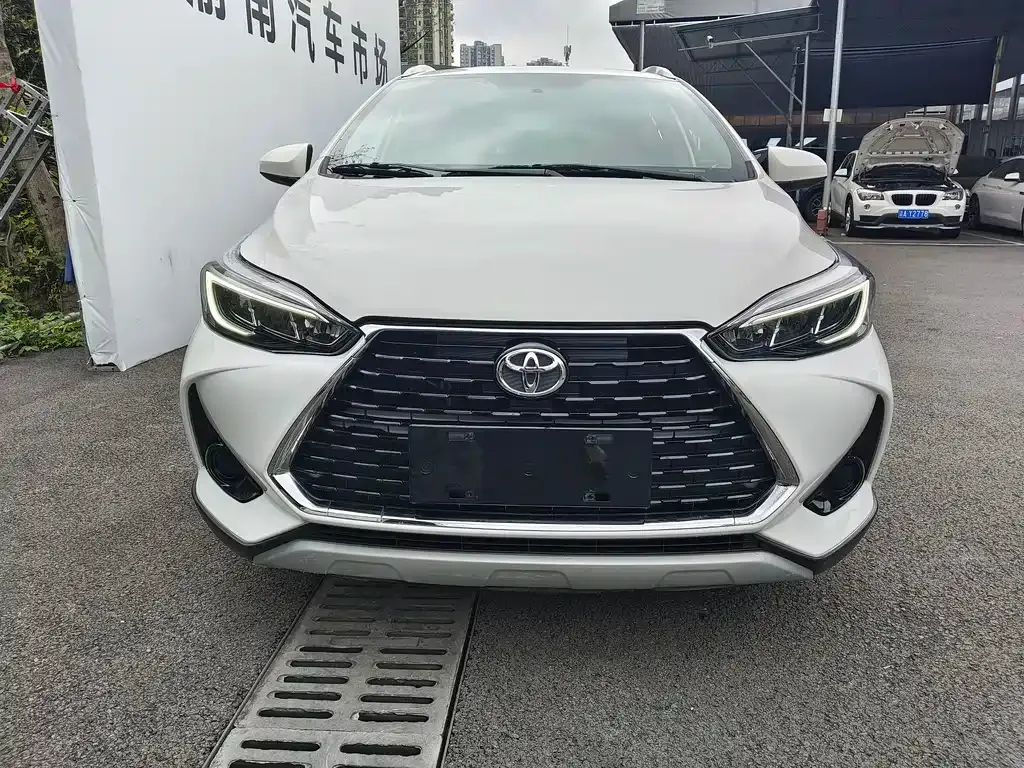 Toyota Yaris L — фото 8