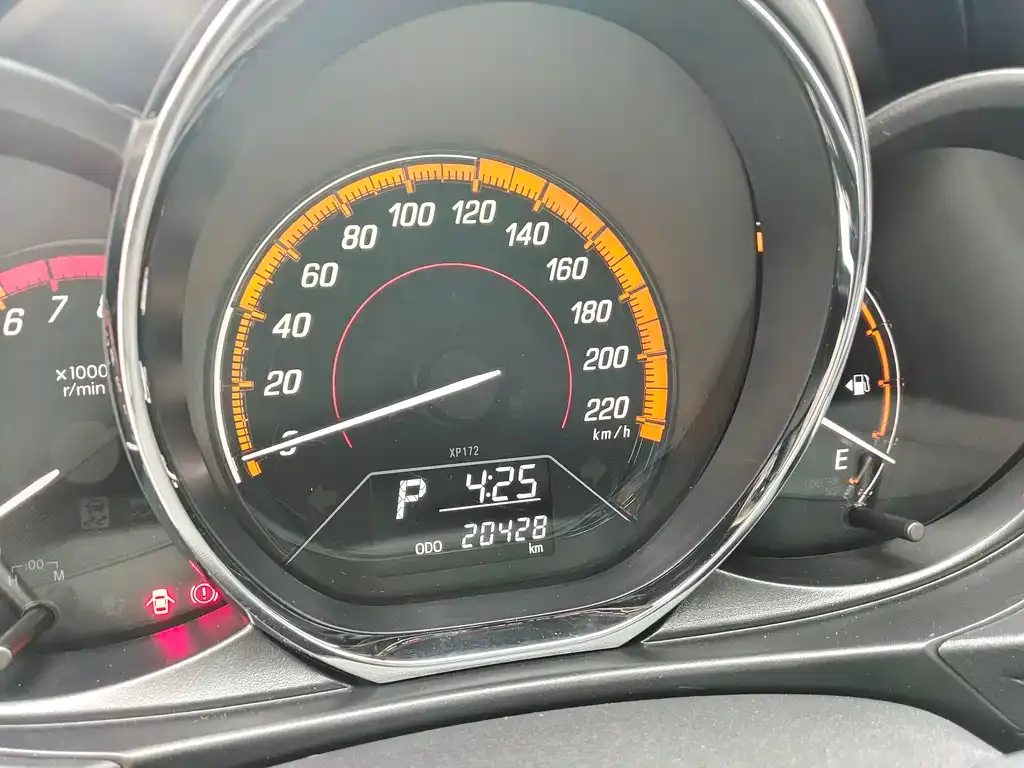 Toyota Yaris L — фото 2