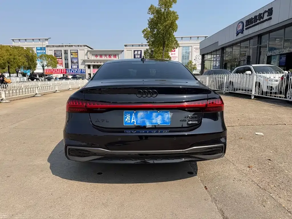 Audi A7L — фото 5