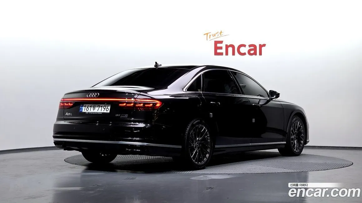 Audi A8 — фото 6