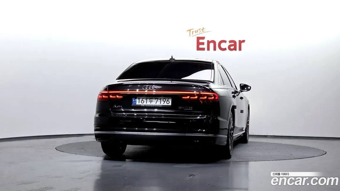 Audi A8 — фото 7