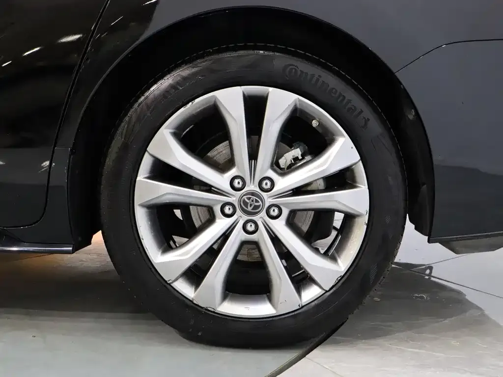 Toyota Sienna — фото 2