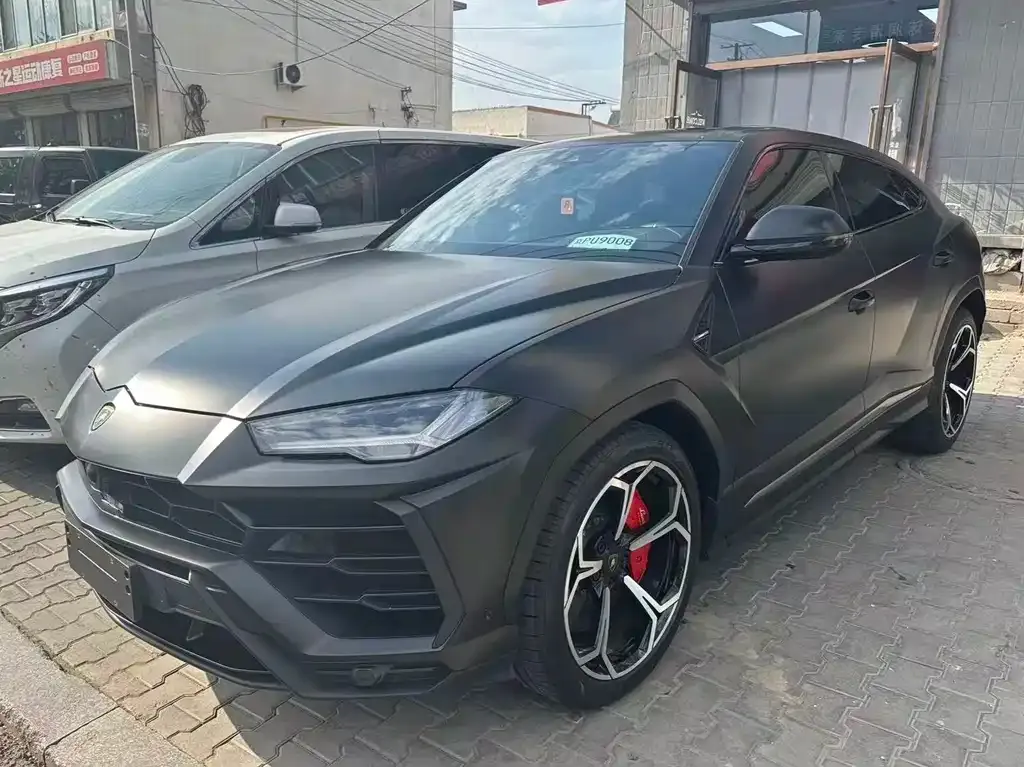 Lamborghini Urus — фото 1