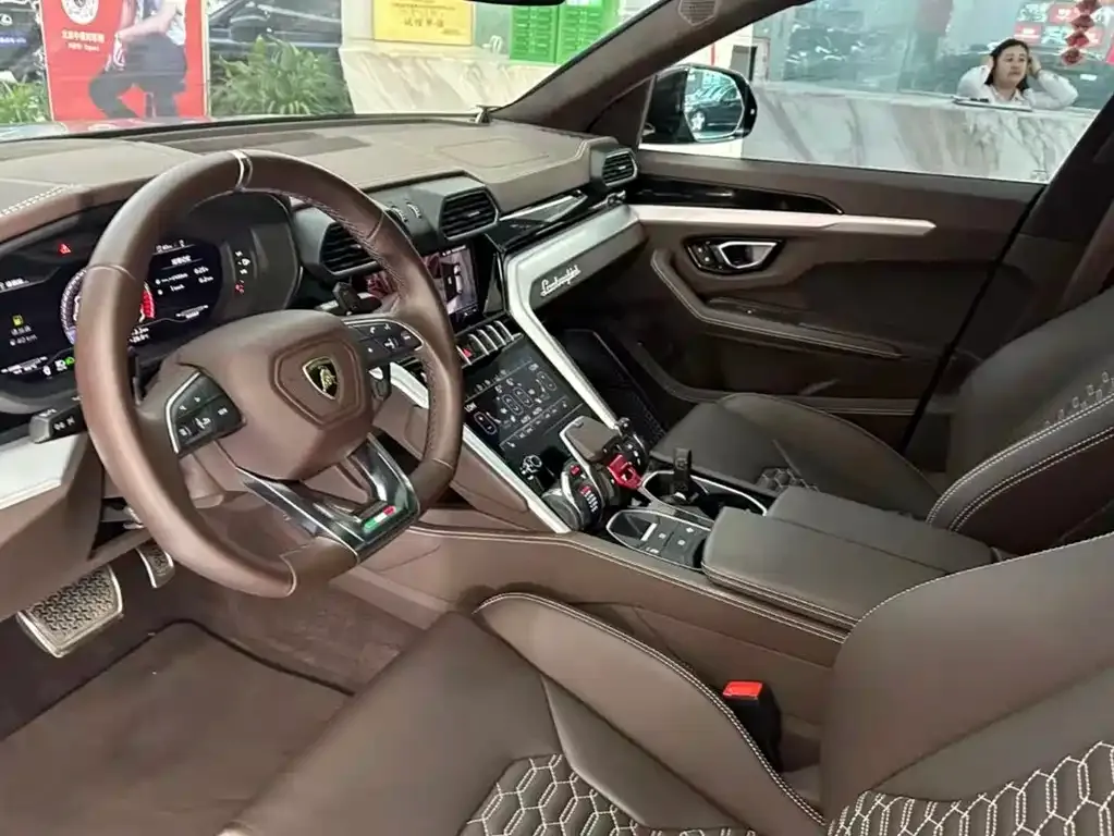 Lamborghini Urus — фото 5