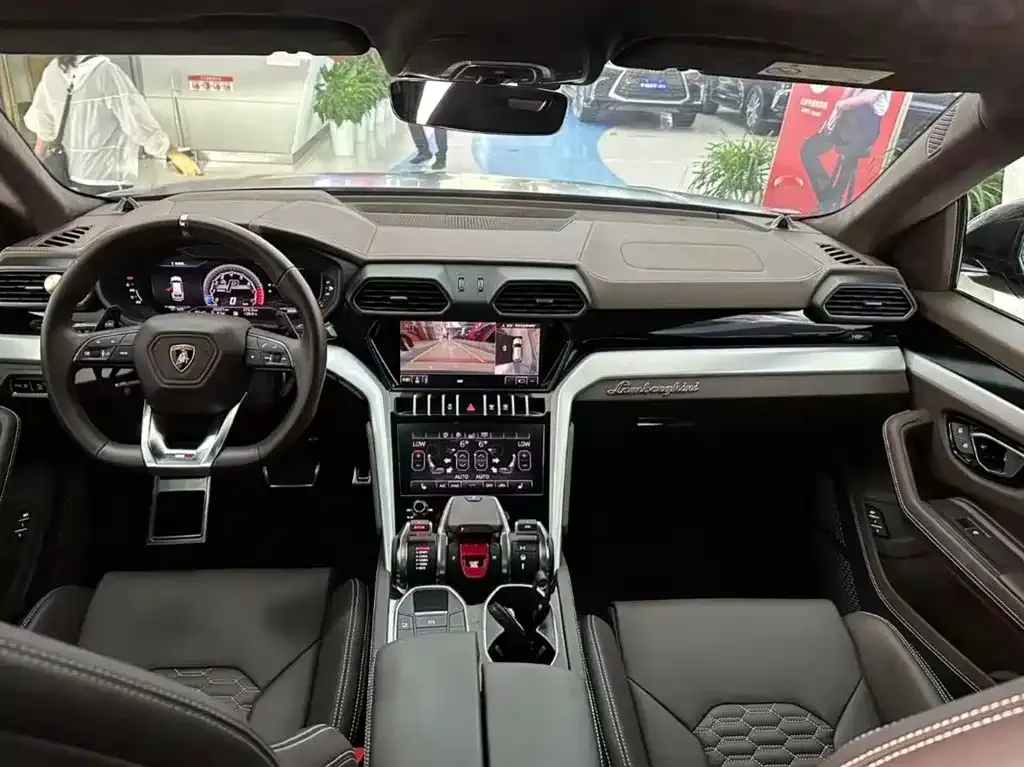Lamborghini Urus — фото 10