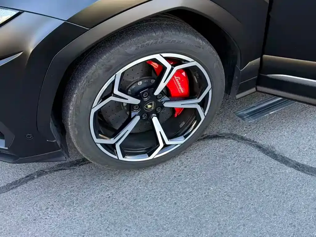 Lamborghini Urus — фото 9