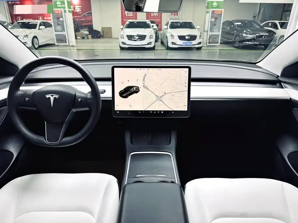 Tesla Model 3 — фото 9