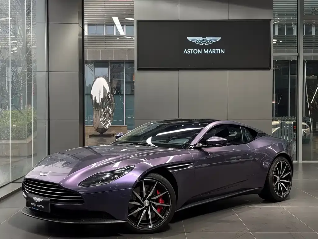 Aston Martin DB11 — фото 1