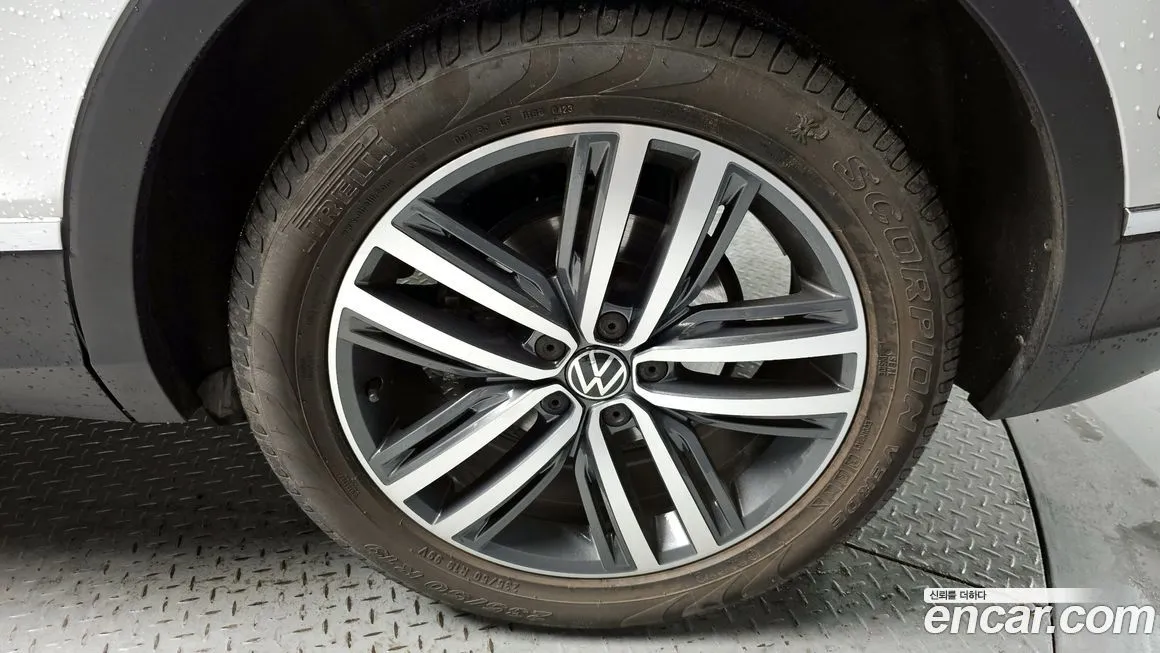 Volkswagen Tiguan — фото 8
