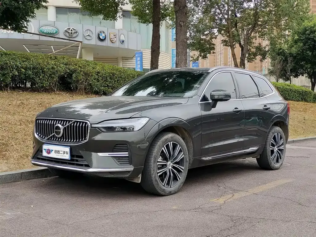 Volvo XC60 — фото 1