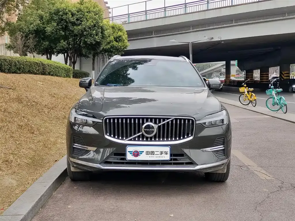Volvo XC60 — фото 10