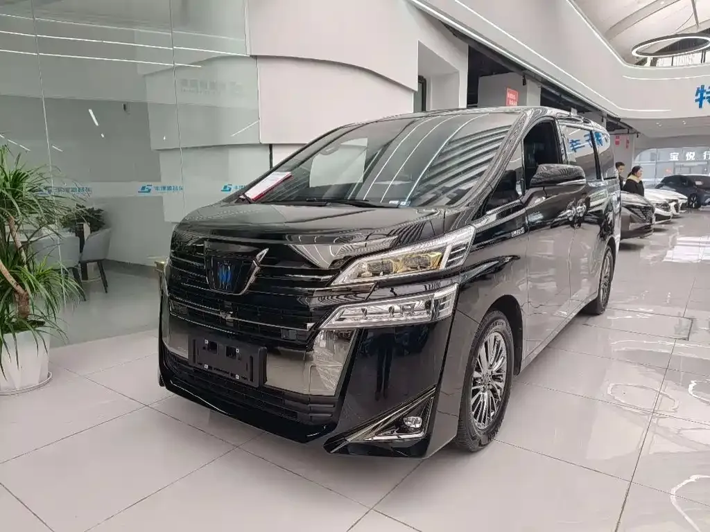 Toyota Vellfire — фото 1