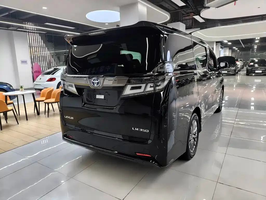 Toyota Vellfire — фото 7