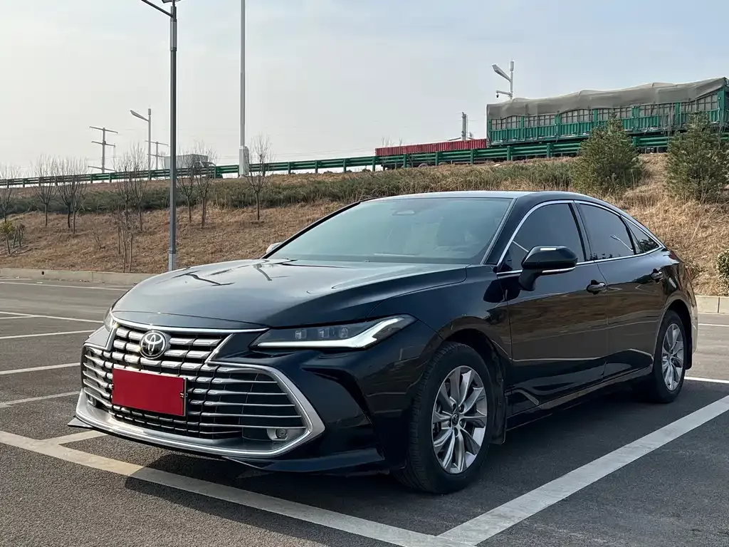 Toyota Avalon — фото 1