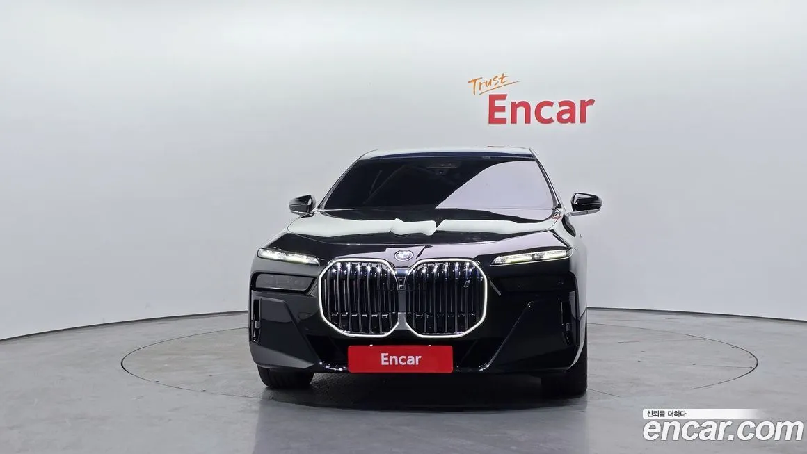 BMW i7 — фото 2