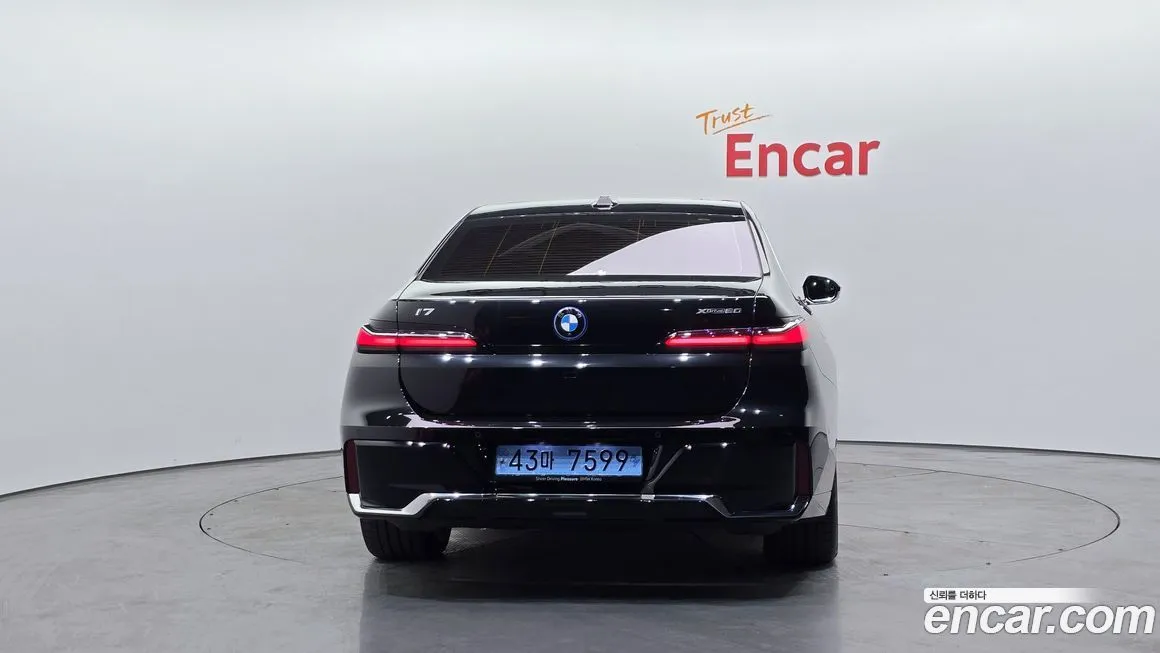 BMW i7 — фото 6