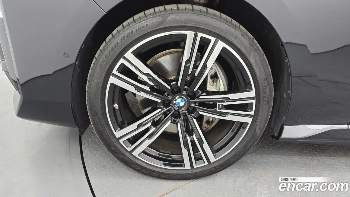 BMW i7 — фото 9