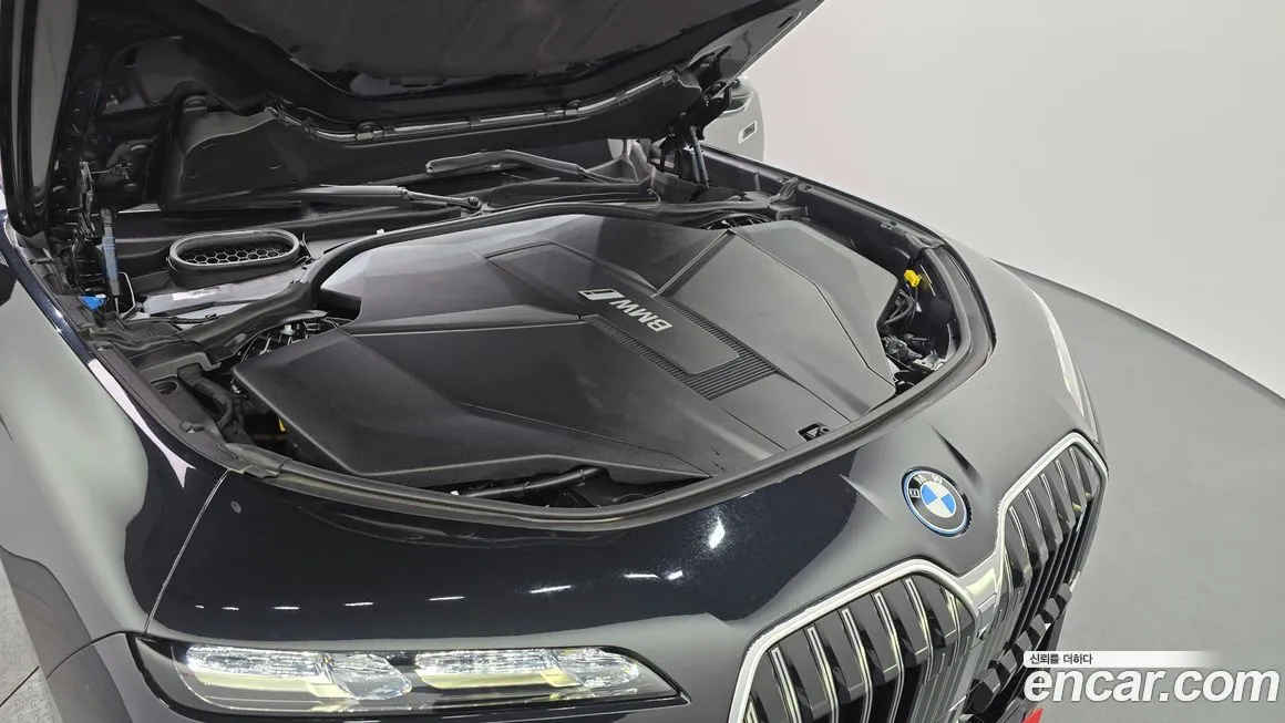 BMW i7 — фото 7