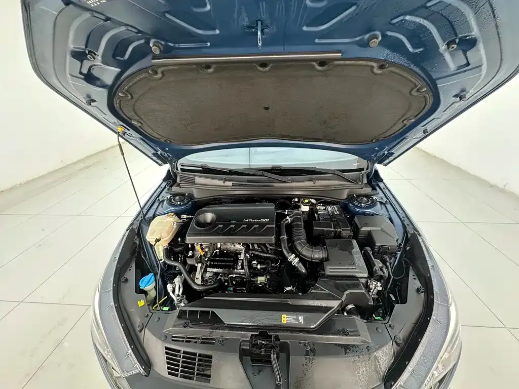 Hyundai Elantra — фото 4
