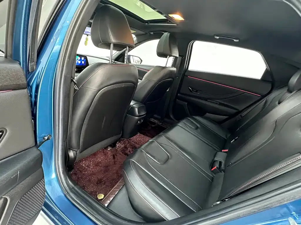 Hyundai Elantra — фото 10