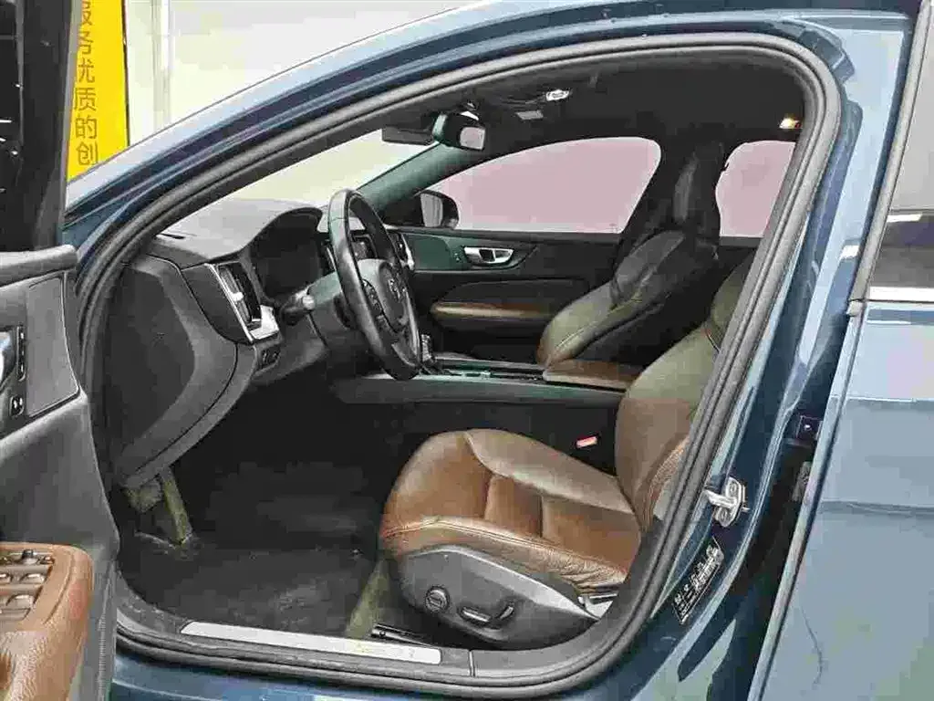 Volvo S60 — фото 10