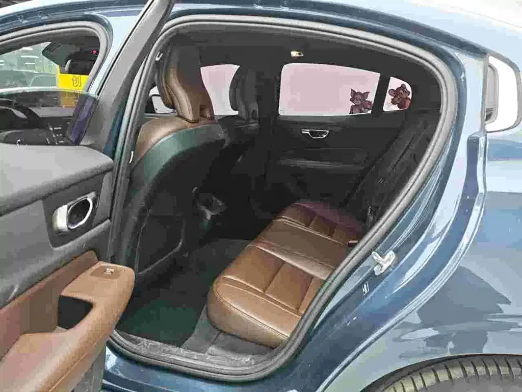 Volvo S60 — фото 4